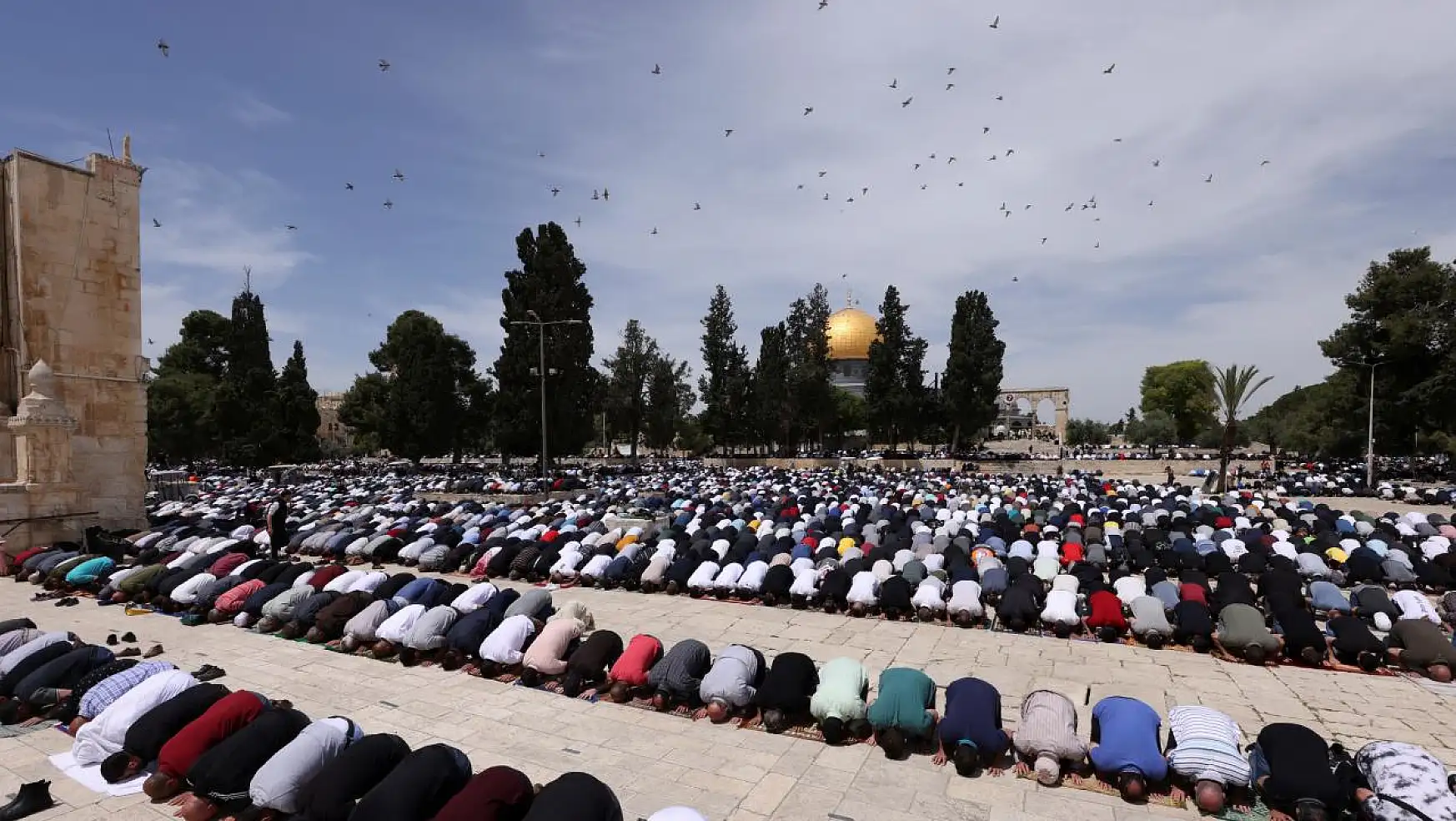 Mescid-i Aksa'da Ramazanın Son Cuma Namazını Yüzbinler Kıldı