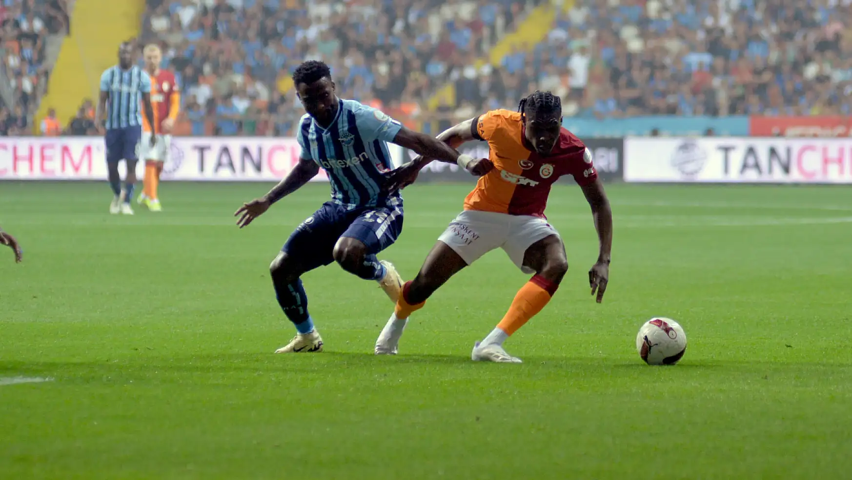 Nefes Kesen Adana Demirspor - Galatasaray Maçı İlk Yarısı 0-0 Sona Erdi
