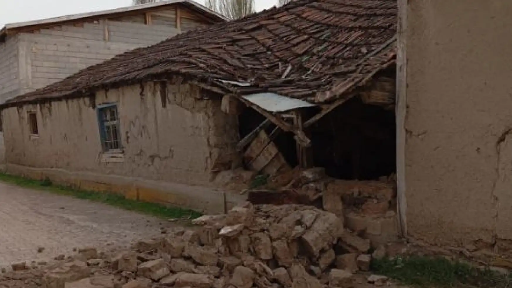 Tokat'ta Arka Arkaya Deprem! Bu kez 4.4'le Sallandı