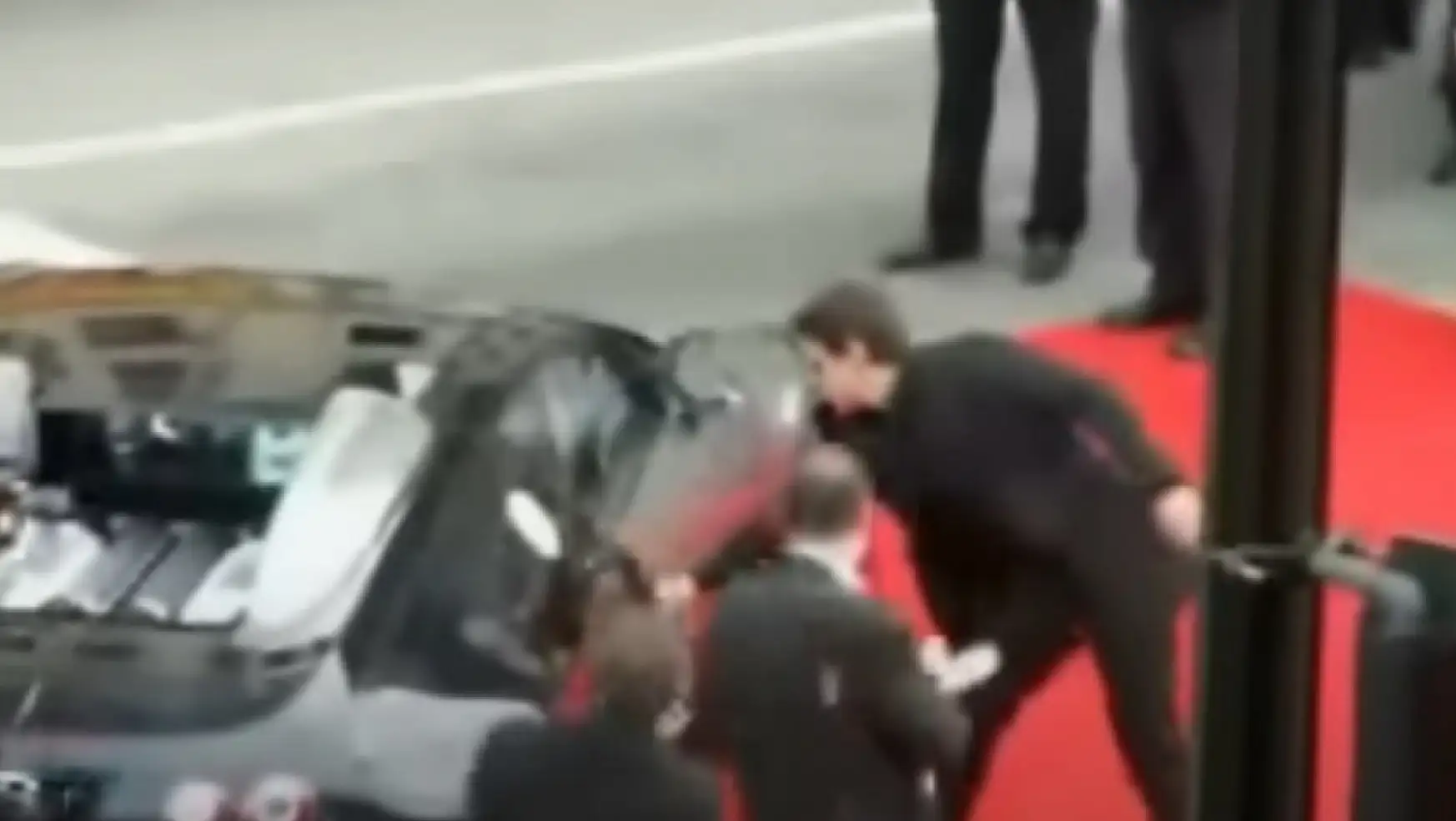 Tom Cruise'a Bugatti satışı neden yasaklandı?