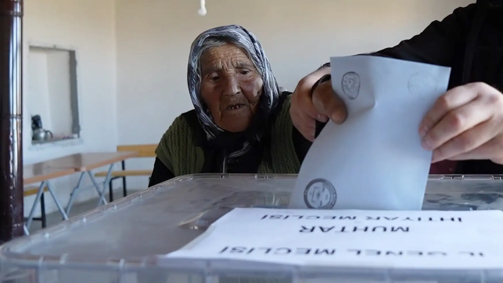 Türkiye'nin En Yaşlı Seçmeni 117 Yaşında Sandık Başında