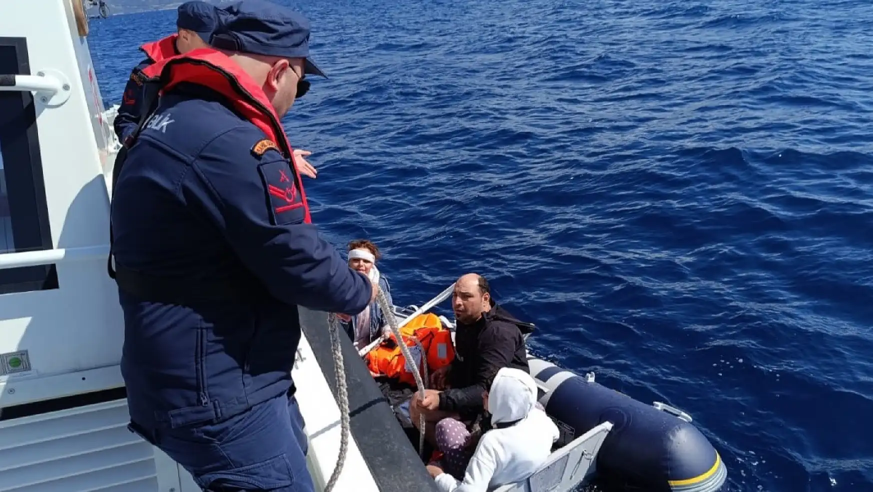 Yunanistan'ın Ölüme İttiği 20'si Çocuk 47 Göçmen Kurtarıldı