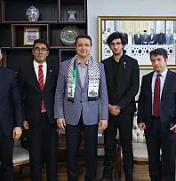 Filistinli Öğrenciler Saadet Partisi Genel Başkanı Mahmut Arıkan'ı Ziyaret Etti