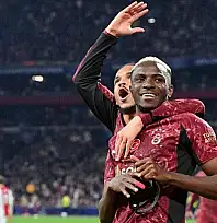 Galatasaray, Amsterdam'da Şov Yaptı: Ajax'ı Üç Golle Geçti!