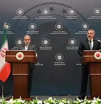 İran Dışişleri Bakanı Abbas Arakçi  İran Müzakereye de Savaşa da Hazır