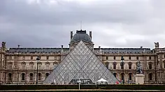 Louvre Müzesi'nde su sızıntısı: Yaklaşık 400 nadir kitap hasar gördü