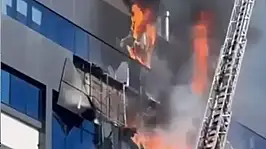 7 katlı iş merkezinde yangın