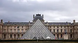 Louvre Müzesi'nde su sızıntısı: Yaklaşık 400 nadir kitap hasar gördü