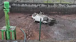 Yoldan çıkan otomobil fabrikanın bahçesine uçtu: 4 yaralı