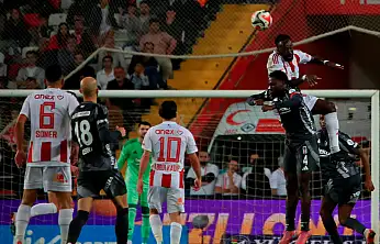 Beşiktaş, Antalyaspor'u Üç Golle Geçti