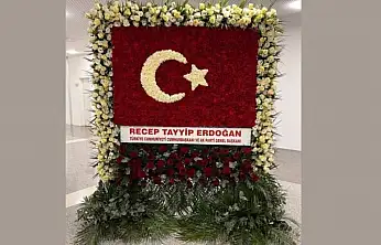 Cumhurbaşkanı Erdoğan'dan MHP'ye Türk bayraklı Kutlama Çiçeği