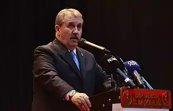 Destici Türk Bayrağını Asmayan Benim Kardeşim Olamaz