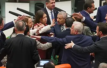 Meclis'te Tansiyon Yükseldi! CHP Ve AK Parti Vekilleri Arasında Arbede