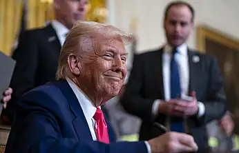 Trump'tan Grönland Tehdidi ABD Ekonomik Savaş İlan Etti