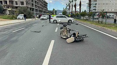 Akülü motosiklete otomobil çarptı: 1 ölü