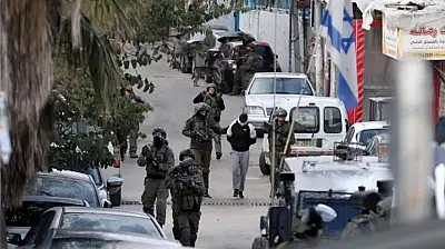 Batı Şeria'da İsrail Baskınları 21 Filistinli Gözaltında