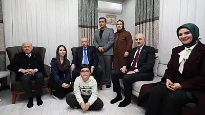 Cumhurbaşkanı Erdoğan Ve Bahçeli'den Depremzede Aileye Ziyaret
