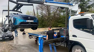 Elektrikli otomobilin yakınına yıldırım düştü, milyonluk araç 'hurda' oldu