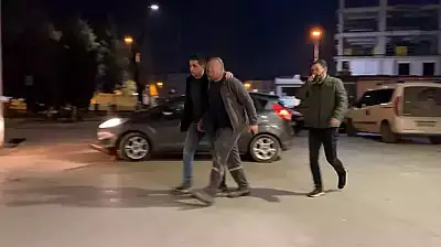 Tartıştığı kayınbiraderi ile araya girmek isteyen eşini bıçakladı