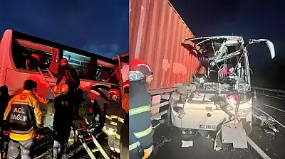 Yolcu otobüsü, otoyolda TIR'a çarptı 6 ölü, 11 yaralı