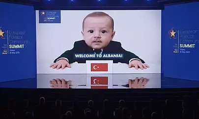 Arnavutluk'ta  Liderlerin Yapay Zekayla Oluşturulan Çocukluk Görüntüleri İzletildi