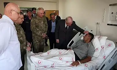 Bakan Güler, Metan Gazından Zehirlenen Mehmetçikleri Hastanede Ziyaret Etti