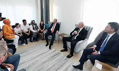 Cumhurbaşkanı Erdoğan ve Aliyev, Kahramanmaraş'ta Depremzede Bir Aileyi Ziyaret Etti