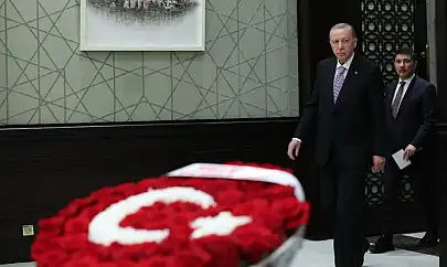 Devlet Bahçeli'den Kabine'ye Türk Bayraklı Çiçek Jesti