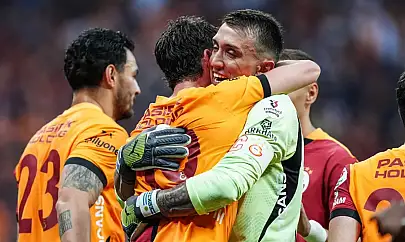 Galatasaray Sezonu Zaferle Kapattı, Muslera ve Mertens'e Veda