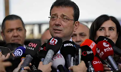 İmamoğlu'nun diploması veri tabanından silindi ancak Galatarasaylı profesör halen YÖK akademik sisteminde yer alıyor