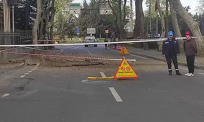 İstanbul Sarıyer'de Yol Çöktü! Çökmenin Nedeni Ortaya Çıktı