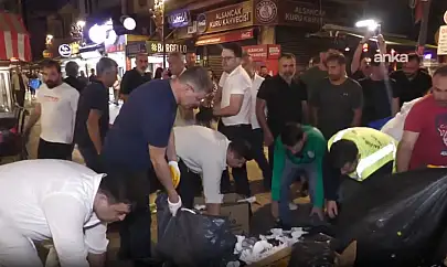 İzmir Büyükşehir Belediye Başkanı Tugay, grev nedeniyle biriken çöpleri topladı