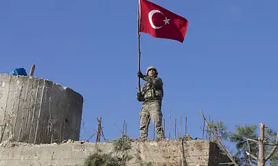 Pençe-Kilit bölgesine yıldırım düşmesi sonucu 1 askerimiz şehit oldu
