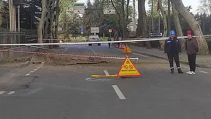 İstanbul Sarıyer'de Yol Çöktü! Çökmenin Nedeni Ortaya Çıktı