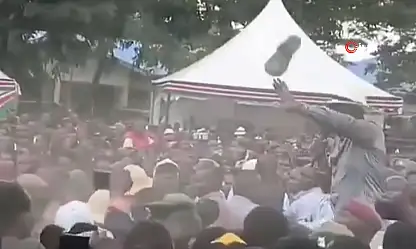 Kenya Devlet Başkanı Ruto'ya ayakkabılı saldırı