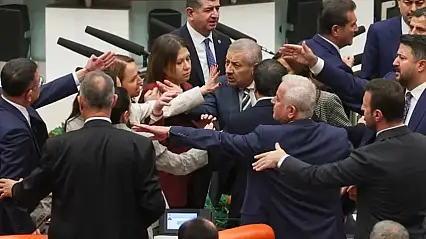 Meclis'te Tansiyon Yükseldi! CHP Ve AK Parti Vekilleri Arasında Arbede