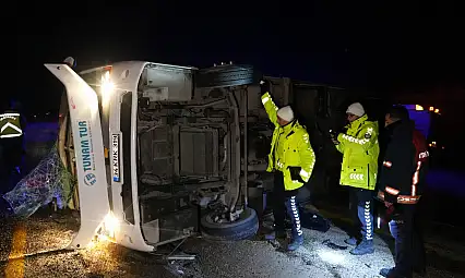 Cenazeye Giden Vatandaşları Taşıyan Midibüs Devrildi: 1 Ölü, 23 Yaralı