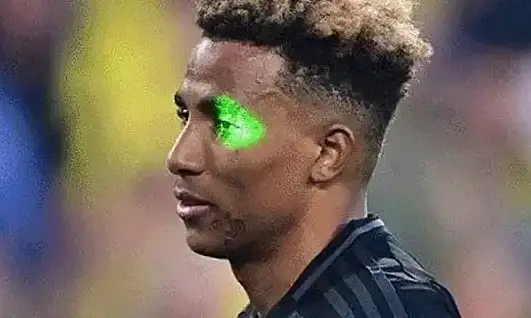 Gedson Fernandes'e lazer tutan taraftar 'spordan men' cezasıyla serbest bırakıldı