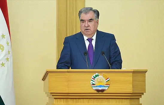 Tacikistan Başörtüsü Takılmasını ve Dini Bayramların Kutlanmasını Yasakladı!