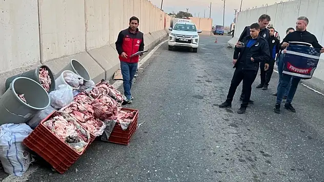 1 ton kokmuş et vatandaşın sofrasına gelmeden imha edildi