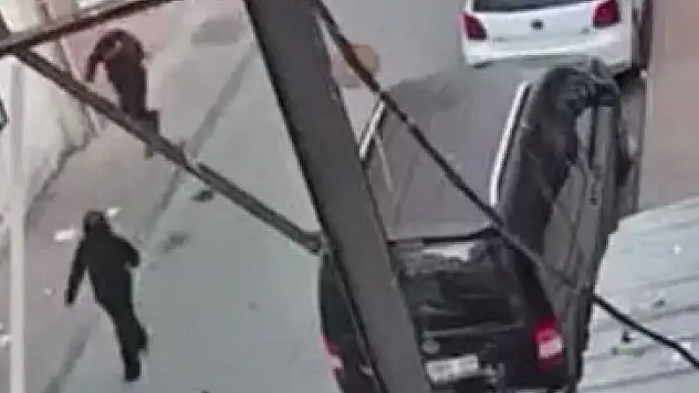 13 yaşındaki çocuk okul arkadaşını boynundan bıçakladı!