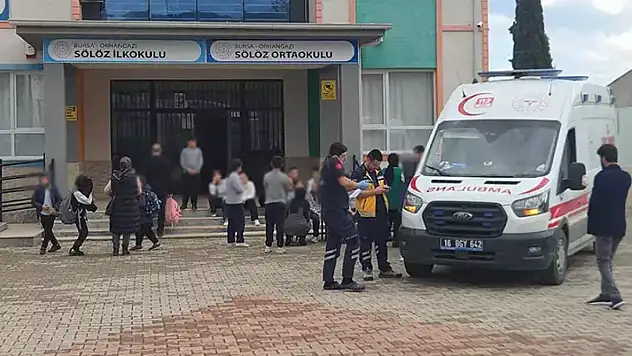 20 öğrenci, gıda zehirlenmesi şüphesiyle hastaneye kaldırıldı