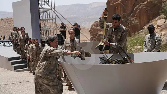 30 PKK'lı Terörist Silah Bıraktı! O Anlar Kaydedildi