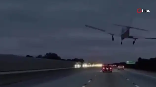 ABD'de uçak, seyir halindeki araca çarptı