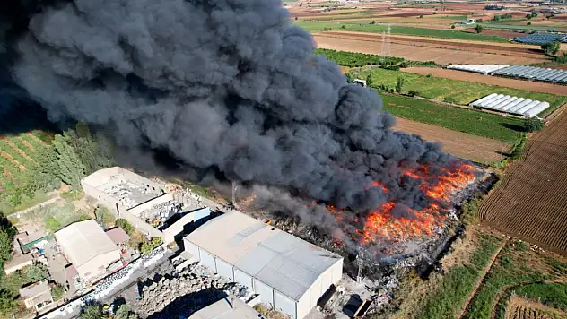 Adana'da geri dönüşüm fabrikasında yangın çıktı!