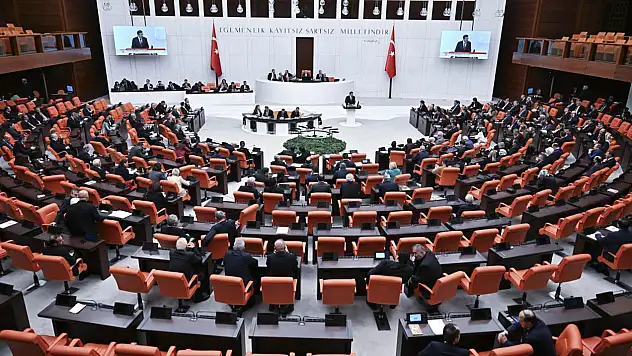 Aden Körfezi tezkeresi TBMM'de kabul edildi