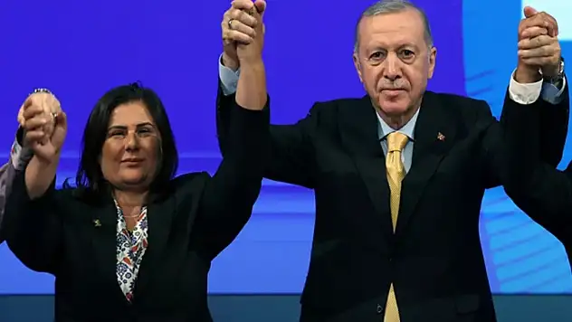 AK Parti'ye geçen Özlem Çerçioğlu, belediye çalışanlarına ara zam yaptı