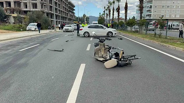 Akülü motosiklete otomobil çarptı: 1 ölü