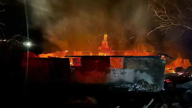 Alevlere teslim olan evde yanarak hayatını kaybetti