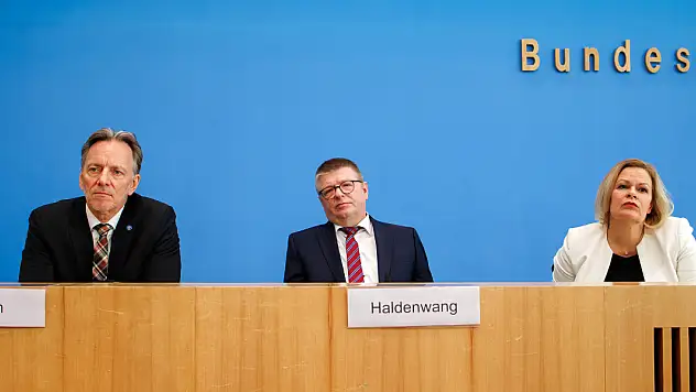 Almanya Aşırı Sağcı Eğilimleri Bitirmek için Düğmeye Bastı